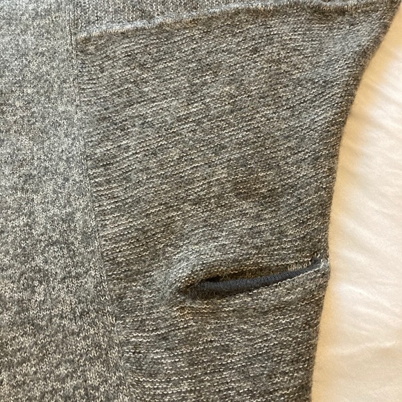 Aritzia | The Group Babaton |Grey Cardigan | Small - Picture 8 of 8